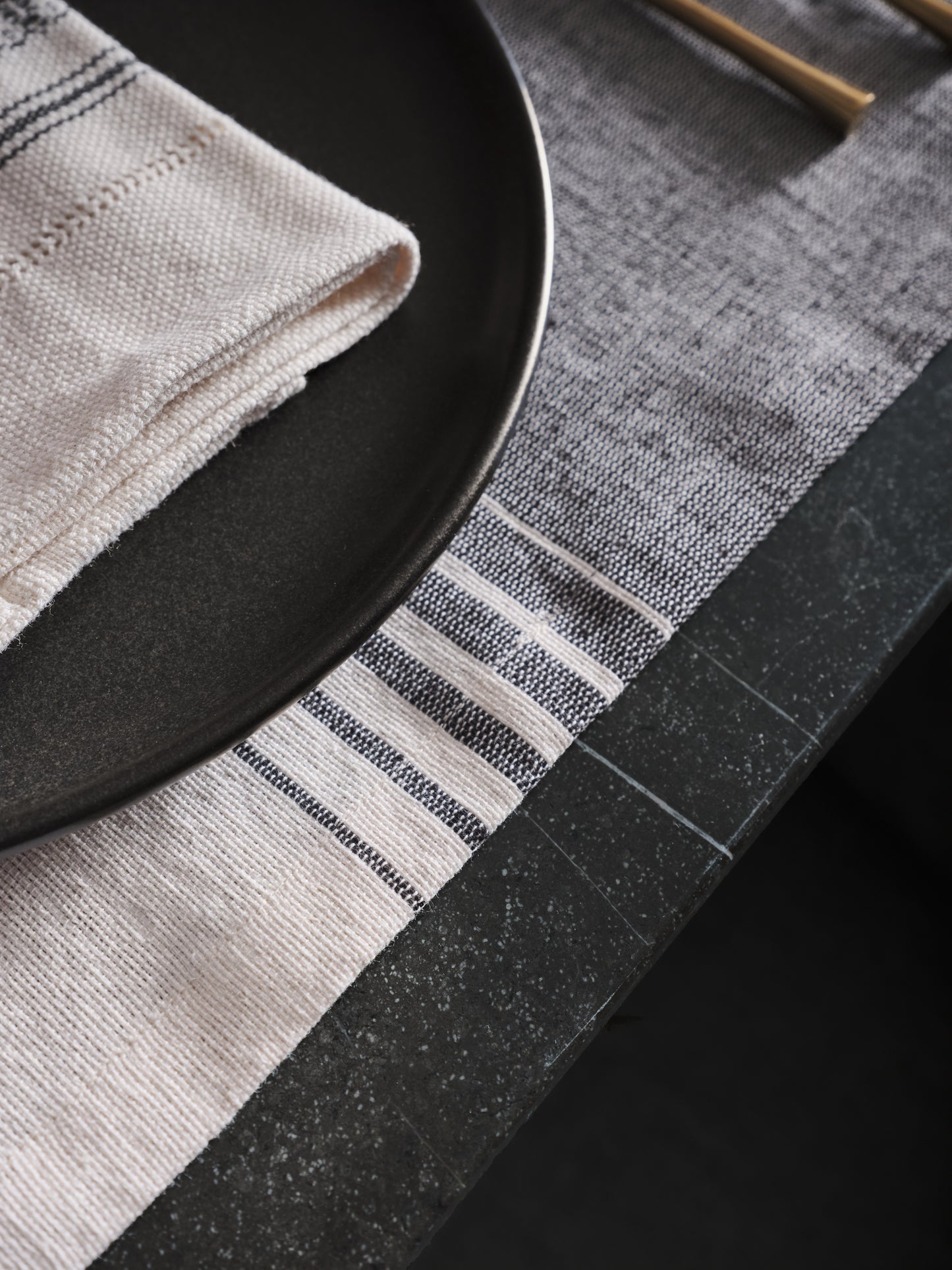 La Base – Charcoal Handwoven Placemat