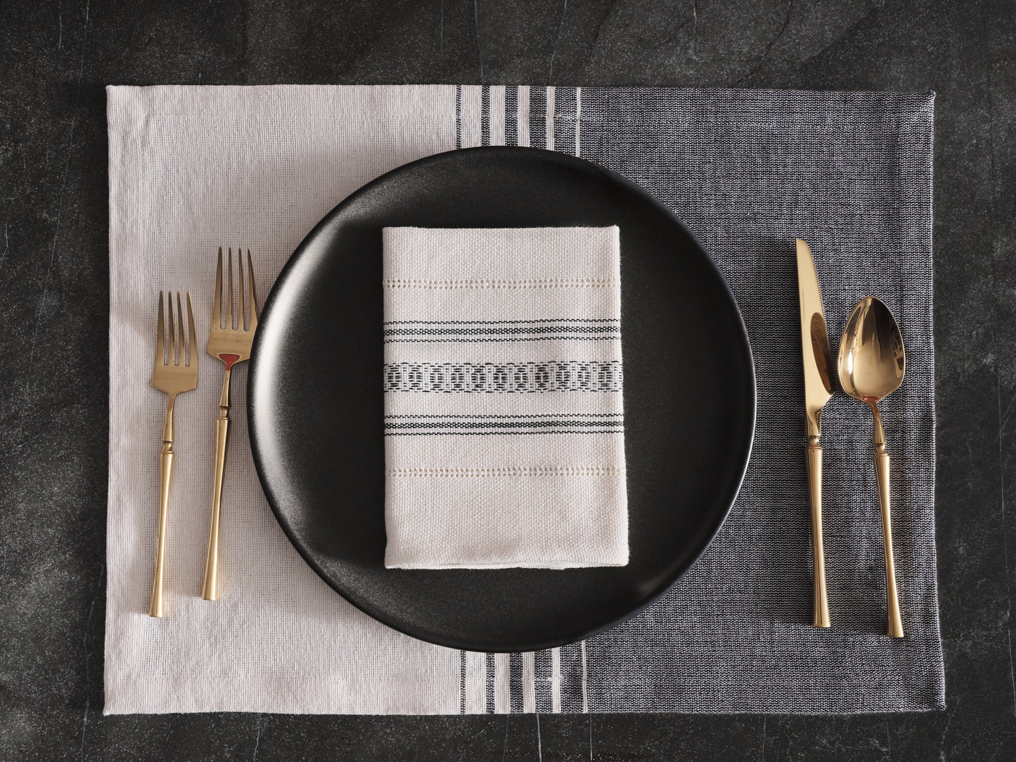 La Base – Charcoal Handwoven Placemat