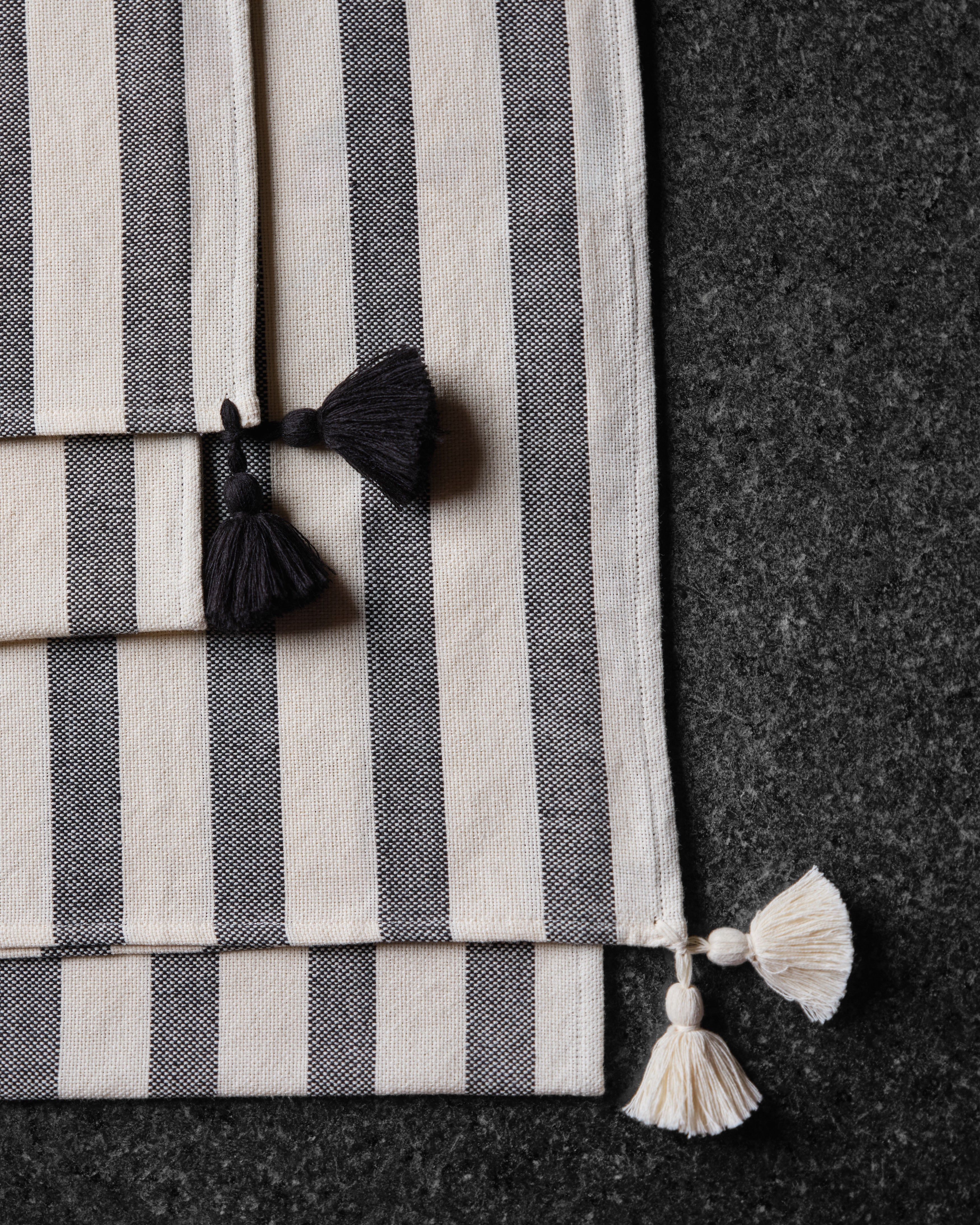 La Trama - Table Runner