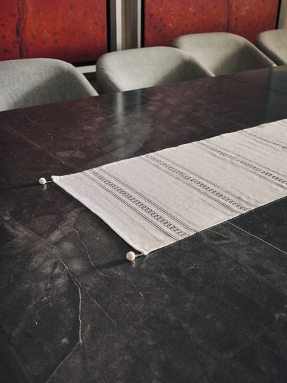 La Línea Table Runner