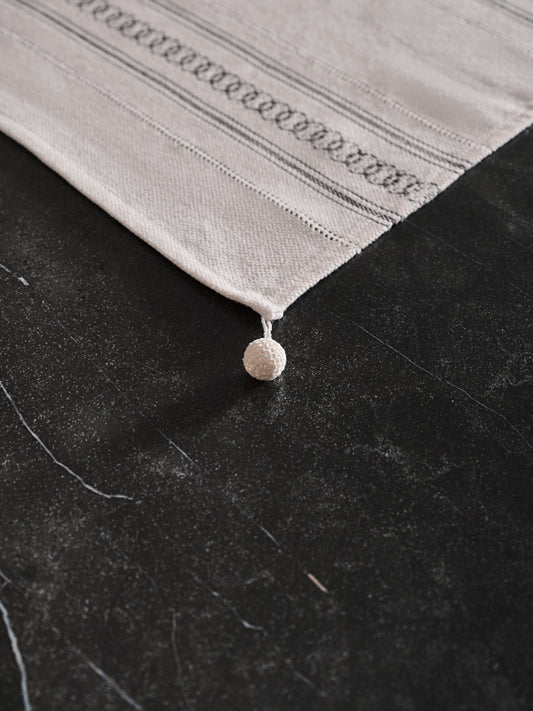 La Línea Table Runner